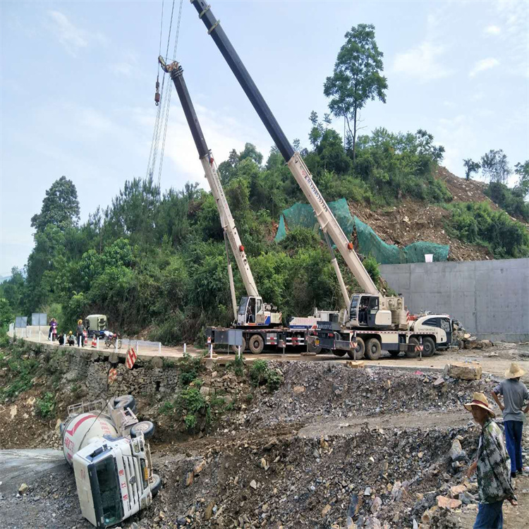 天全汽车掉沟里叫吊车救援要多少钱