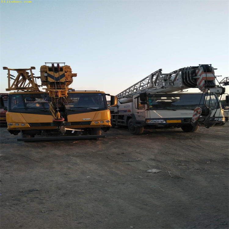 天全吊车吊挖机正确办法